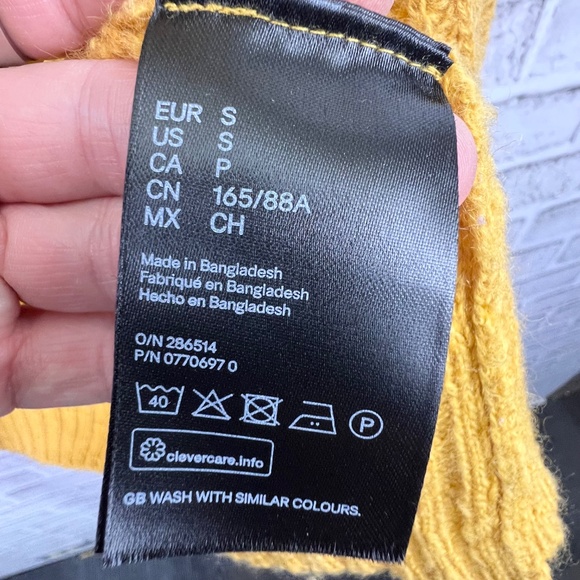 |•DIVIDED•| Mustard-Gold Cardigan Size Small. - Picture 4 of 5